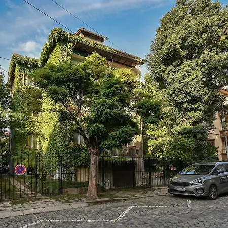 The Ivy House - A Cozy Attic Near The Center By Flat Mаnager Apartment *