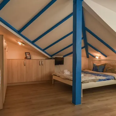 The Ivy House - A Cozy Attic Near The Center By Flat Mаnager Apartment