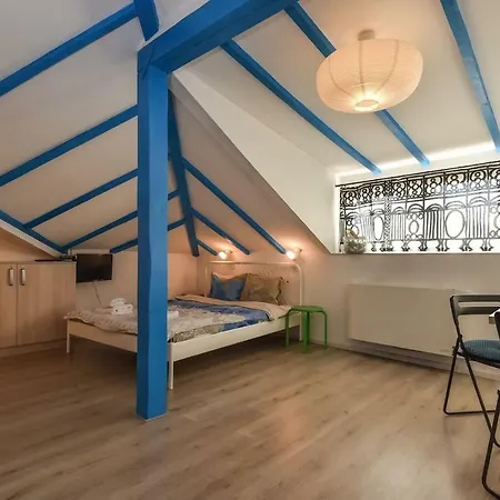 公寓 The Ivy House - A Cozy Attic Near The Center By Flat Mаnager *