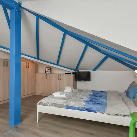 Apartment The Ivy House - A Cozy Attic Near The Center By Flat Mаnager *
